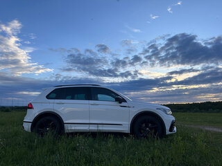 2021 Volkswagen Tiguan II Рестайлинг, белый, 3400000 рублей, вид 3