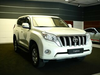 2016 Toyota Land Cruiser Prado 150 Series Рестайлинг 1, белый, 3750000 рублей, вид 3