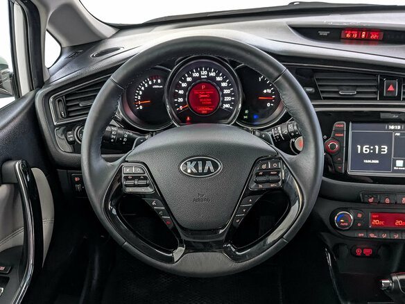 2018 Kia Ceed II Рестайлинг, белый - вид 21