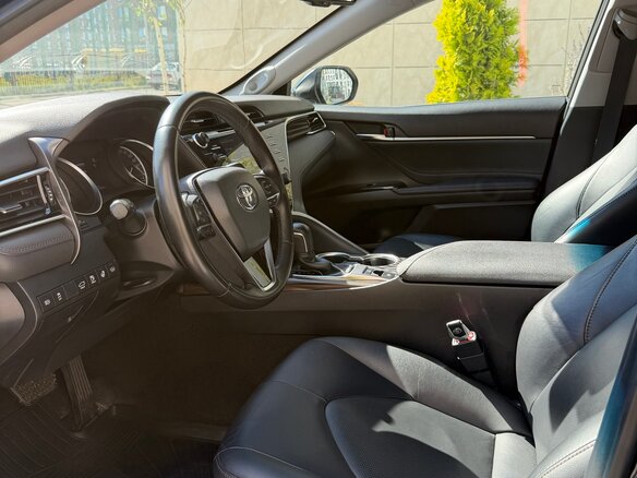 2019 Toyota Camry VIII (XV70), чёрный - вид 16