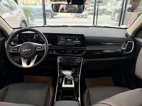2026 Kia Seltos I Рестайлинг, серый, 2099900 рублей, вид 5