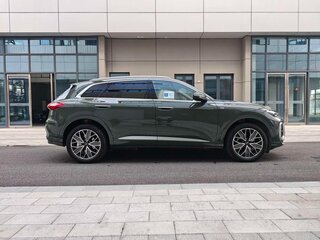 2026 Audi Q5 L III (GU), зелёный, 7077700 рублей, вид 4