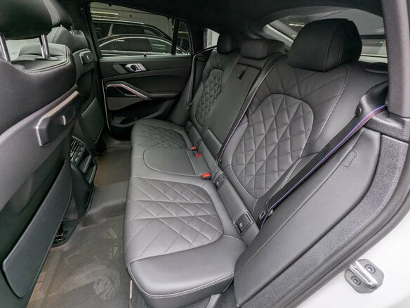 2023 BMW X6 30d III (G06) Рестайлинг, белый, 10145000 рублей - вид 11