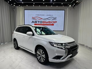 2022 Mitsubishi Outlander III Рестайлинг 3, белый, 2040000 рублей, вид 3