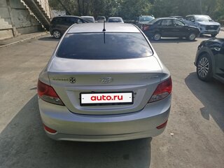 2011 Hyundai Solaris I, серебристый, 700000 рублей, вид 4