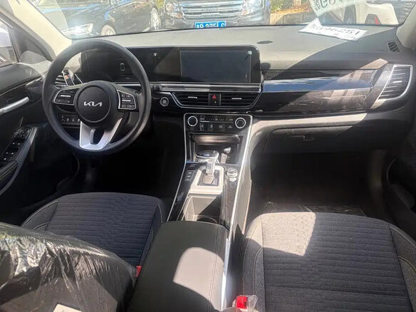 2026 Kia Seltos I Рестайлинг, белый - вид 12