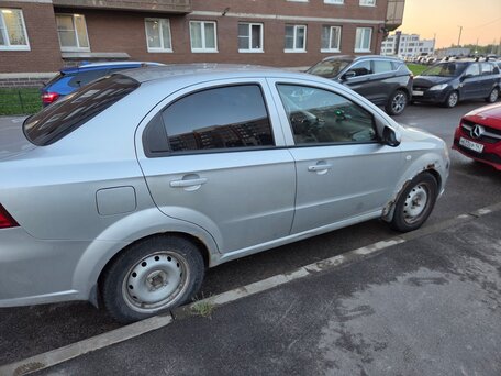 2011 Chevrolet Aveo I Рестайлинг, серебристый, 260000 рублей, вид 3
