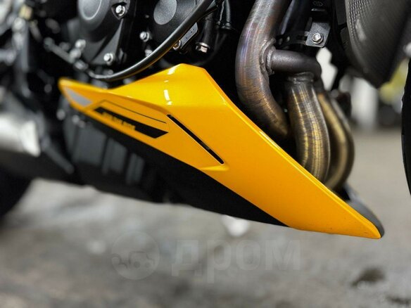 2023 Triumph Street Triple, жёлтый, 1170000 рублей - вид 11