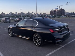 2021 BMW 7 серии 740d xDrive VI (G11/G12) Рестайлинг, чёрный, 7100000 рублей, вид 5