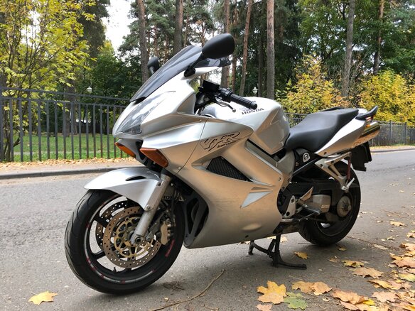 2003 Honda VFR 800, серебристый, 330000 рублей - вид 1