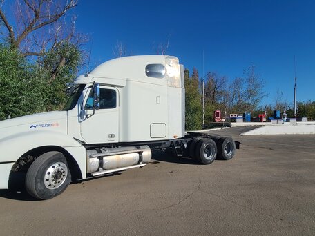2004 Freightliner Columbia, белый, 1300000 рублей, вид 5