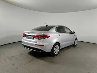 2017 Kia Rio III Рестайлинг, серебристый, 970000 рублей, вид 5