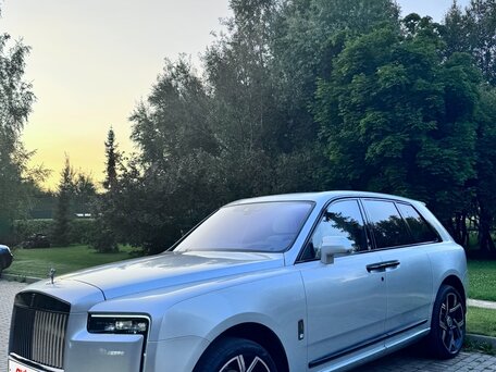 2024 Rolls-Royce Cullinan I (Series I), серебристый, 34450000 рублей, вид 2