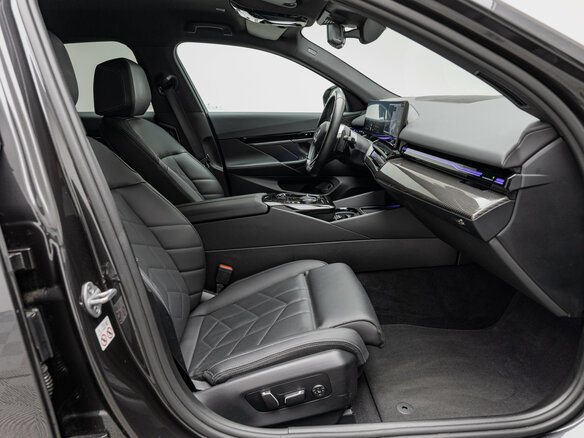 2023 BMW 5 серии 520d xDrive VIII (G60/G61/G68), серый, 7800000 рублей - вид 29