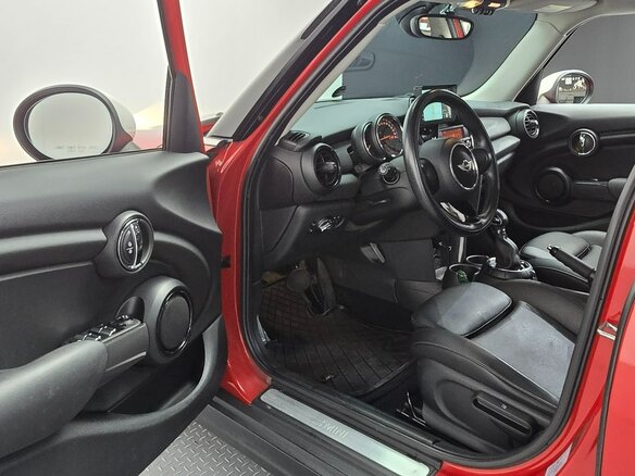 2015 Mini Hatch Cooper D III (F55/F56), красный, 980002 рублей - вид 12