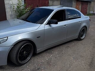2004 BMW 5 серии 525i V (E60/E61), серебристый, 750000 рублей, вид 4