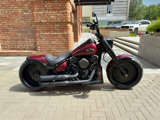 2023 Harley-Davidson Fat Boy, чёрный, 6999999 рублей, вид 2