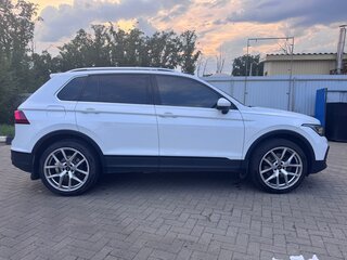 2021 Volkswagen Tiguan II Рестайлинг, белый, 2280000 рублей, вид 3