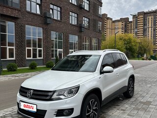 2016 Volkswagen Tiguan I Рестайлинг, белый, 1800000 рублей, вид 1
