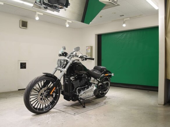 2026 Harley-Davidson Breakout, чёрный - вид 1