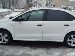 2019 Volkswagen Polo V Рестайлинг, белый, 999000 рублей, вид 4