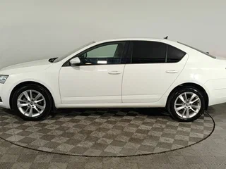 2019 Skoda Octavia III (A7) Рестайлинг, белый, 1840000 рублей, вид 4