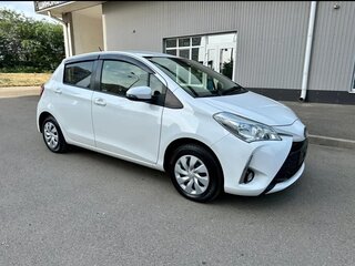 2019 Toyota Vitz III (XP130) Рестайлинг, белый, 820000 рублей, вид 5