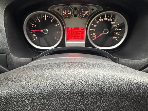 2010 Ford Focus II Рестайлинг, серебристый, 399000 рублей - вид 13