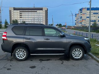 2014 Toyota Land Cruiser Prado 150 Series Рестайлинг 1, серый, 3750000 рублей, вид 4