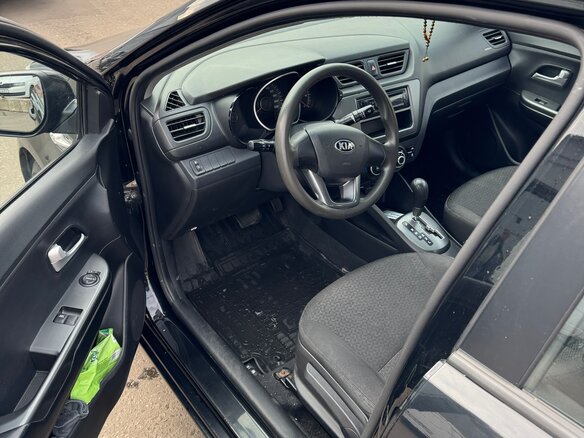 2013 Kia Rio III, чёрный, 700000 рублей - вид 6