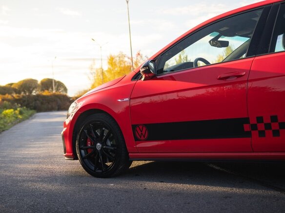 2020 Volkswagen Golf GTI VIII, пурпурный, 2395000 рублей - вид 11