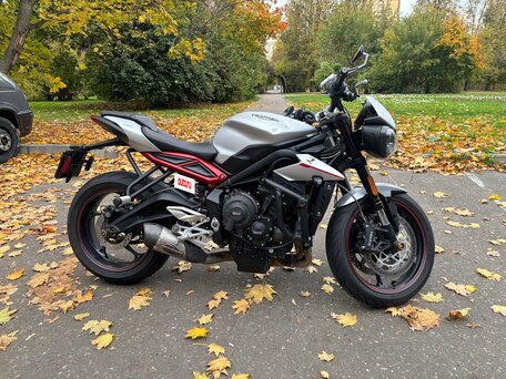 2018 Triumph Street Triple, серебристый, 730000 рублей, вид 1