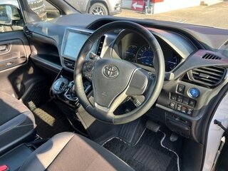 2021 Toyota Noah III (R80) Рестайлинг, белый, 2000007 рублей, вид 4