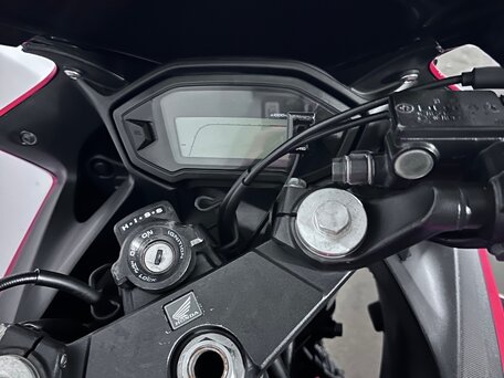 2015 Honda CBR 400R, красный, 550000 рублей, вид 3