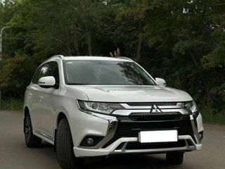 2022 Mitsubishi Outlander III Рестайлинг 3, белый, 2100000 рублей, вид 3