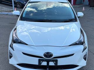 2017 Toyota Prius IV (XW50), белый, 1715000 рублей, вид 3