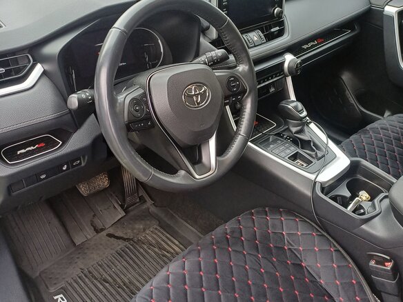 2021 Toyota RAV4 V (XA50), белый, 3350000 рублей - вид 3