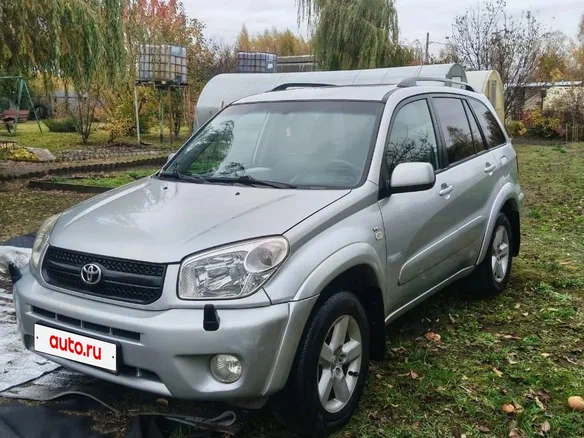 2004 Toyota RAV4 II (XA20) Рестайлинг, серебристый, 777000 рублей