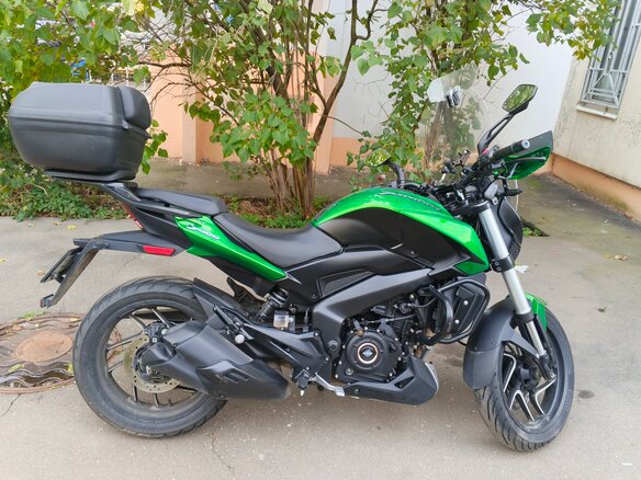 2022 Bajaj Dominar 400, зелёный, 290000 рублей