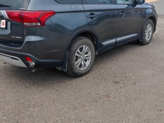 2019 Mitsubishi Outlander III Рестайлинг 3, серый, 1690000 рублей, вид 4