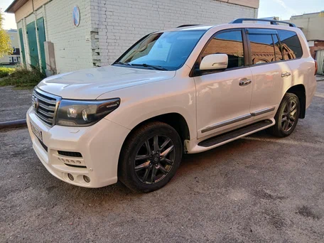 2013 Toyota Land Cruiser 200 Series Рестайлинг 1, белый, 3900000 рублей, вид 1