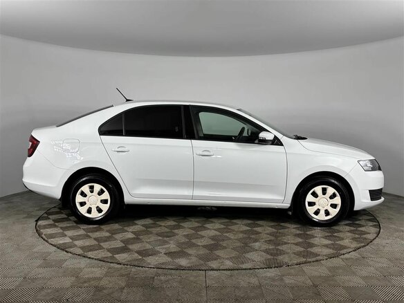 2018 Skoda Rapid I Рестайлинг, белый, 1055000 рублей - вид 3