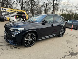 2020 BMW X5 40d IV (G05/G18), чёрный, 6500000 рублей, вид 3