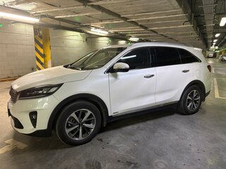 2020 Kia Sorento III Prime Рестайлинг, белый, 3500000 рублей, вид 3