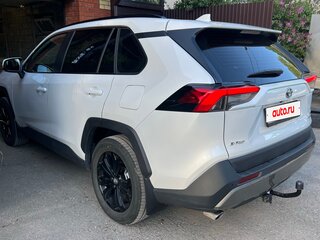 2025 Toyota RAV4 V (XA50), белый, 4950000 рублей, вид 3