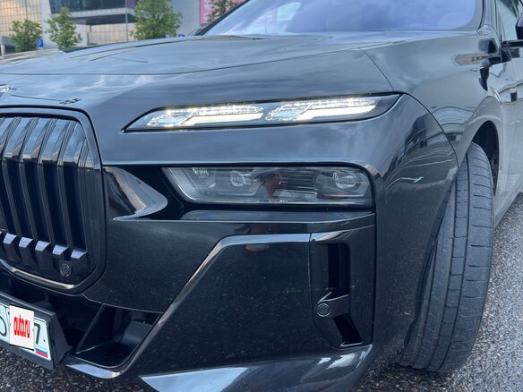 2022 BMW 7 серии 740d xDrive VII (G70), чёрный, 10300000 рублей - вид 4