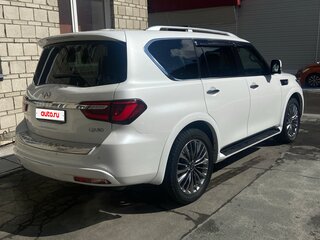2021 Infiniti QX80 I Рестайлинг 3, белый, 6500000 рублей, вид 4