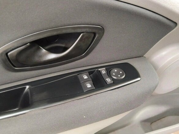 2011 Renault Megane III, красный, 320000 рублей - вид 5