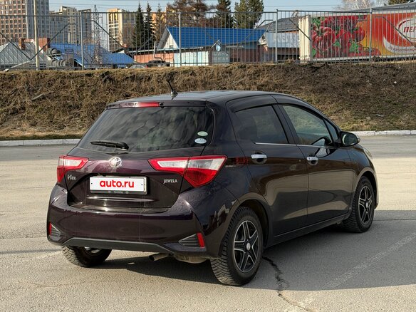 2017 Toyota Vitz III (XP130) Рестайлинг 2, фиолетовый - вид 4