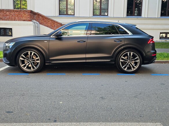2022 Audi Q8 55 TFSI I (4M), чёрный, 8490000 рублей - вид 6